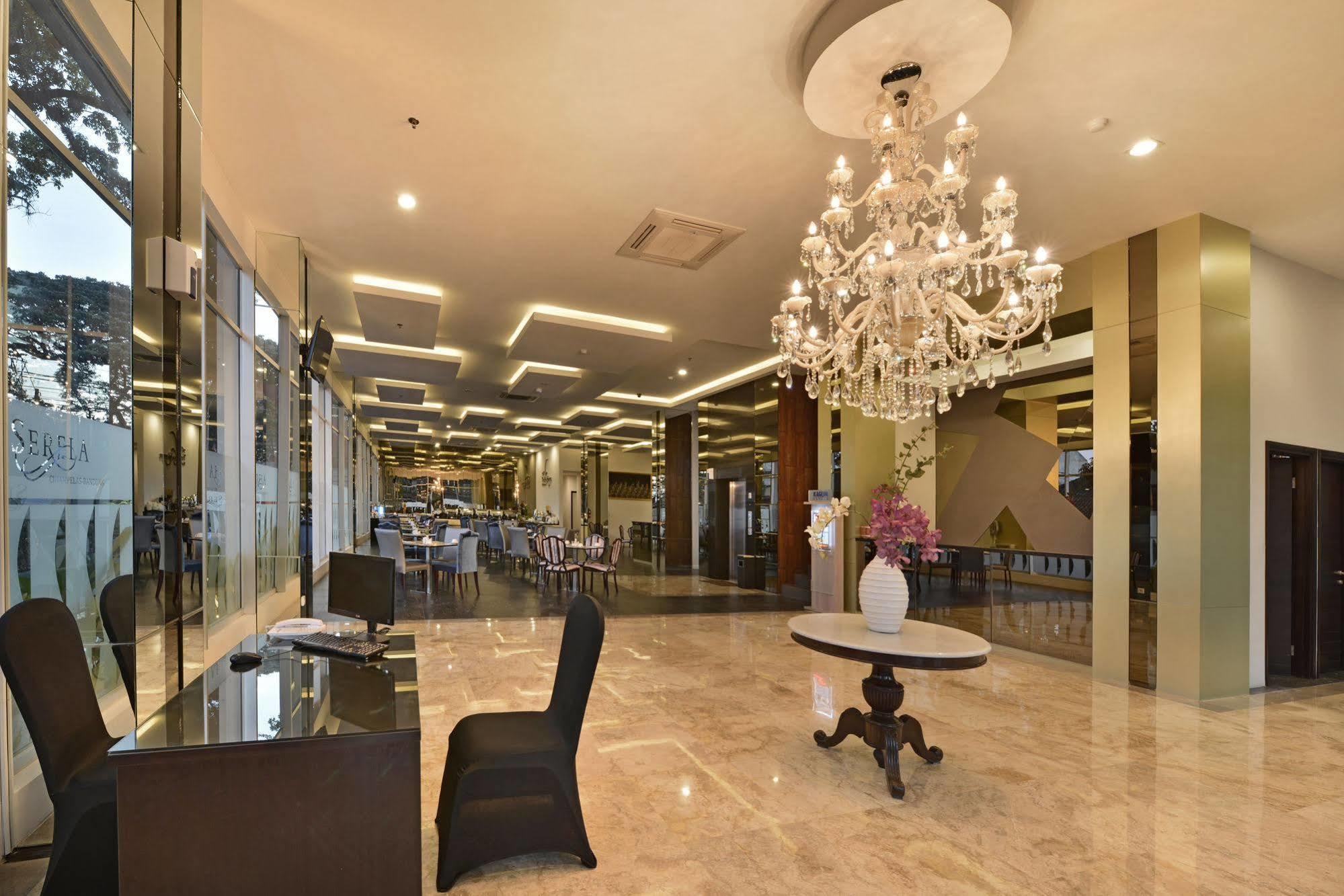 Serela Cihampelas By Kagum Hotels Bandung Exteriör bild