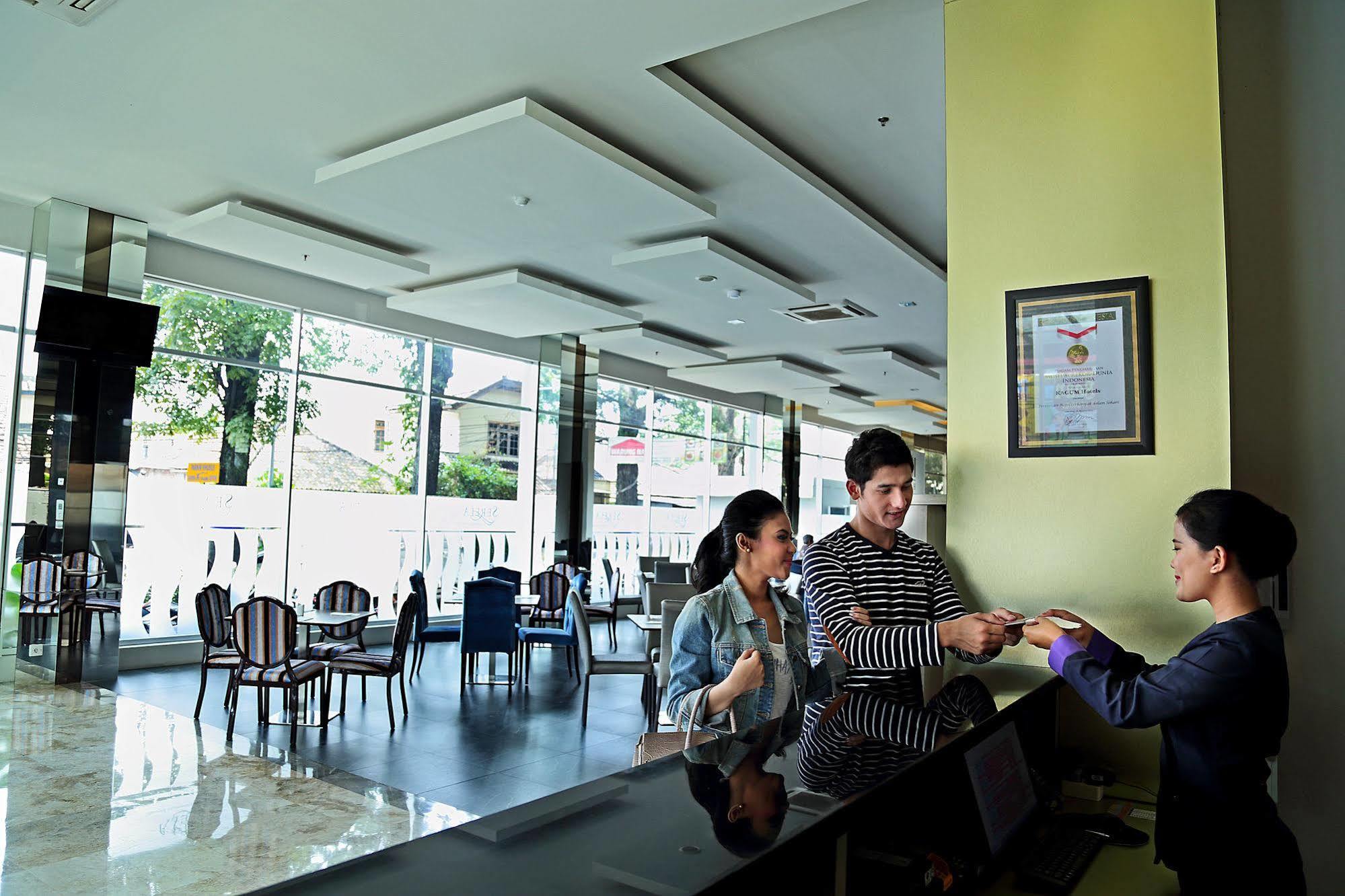 Serela Cihampelas By Kagum Hotels Bandung Exteriör bild