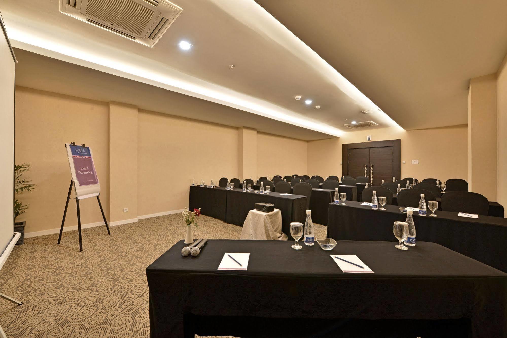 Serela Cihampelas By Kagum Hotels Bandung Exteriör bild