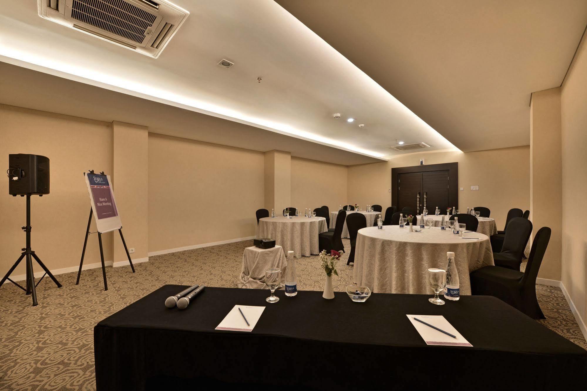 Serela Cihampelas By Kagum Hotels Bandung Exteriör bild